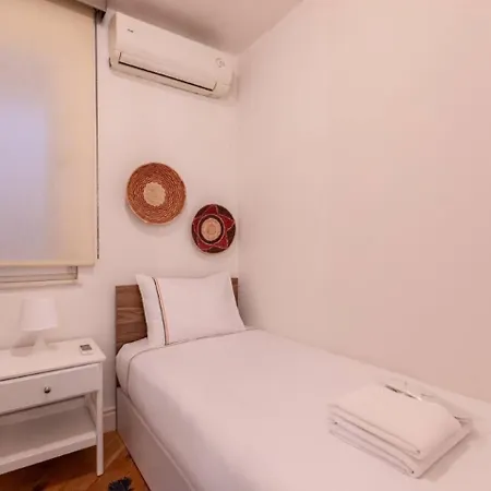 Luxury Modern 3bed25bath Bright Pad #375