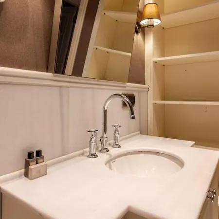 Luxury Modern 3bed25bath Bright Pad #375 شقة *