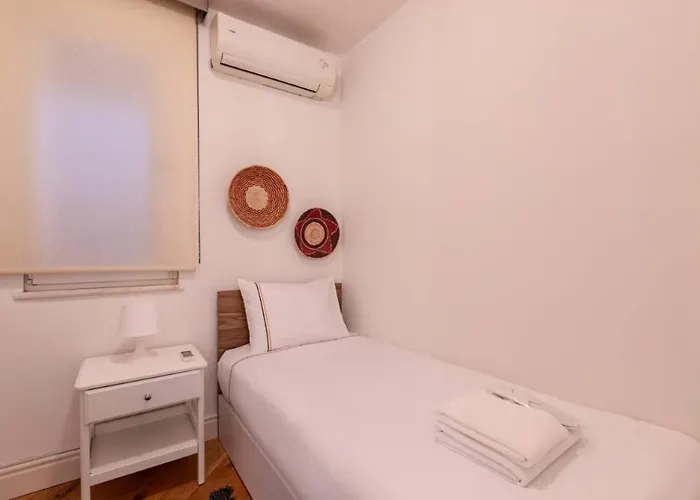 Luxury Modern 3bed25bath Bright Pad #375