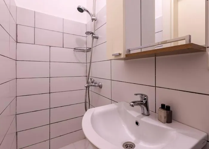 Luxury Modern 3bed25bath Bright Pad #375